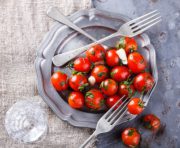 Как засолить помидоры черри?