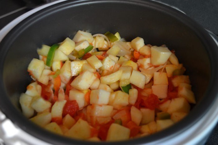 Как приготовить салат из баклажанов на зиму?