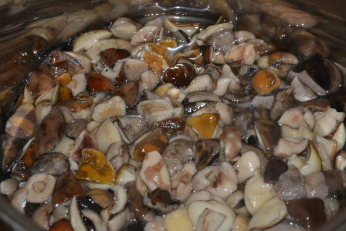 Кипятим грибы в маринаде