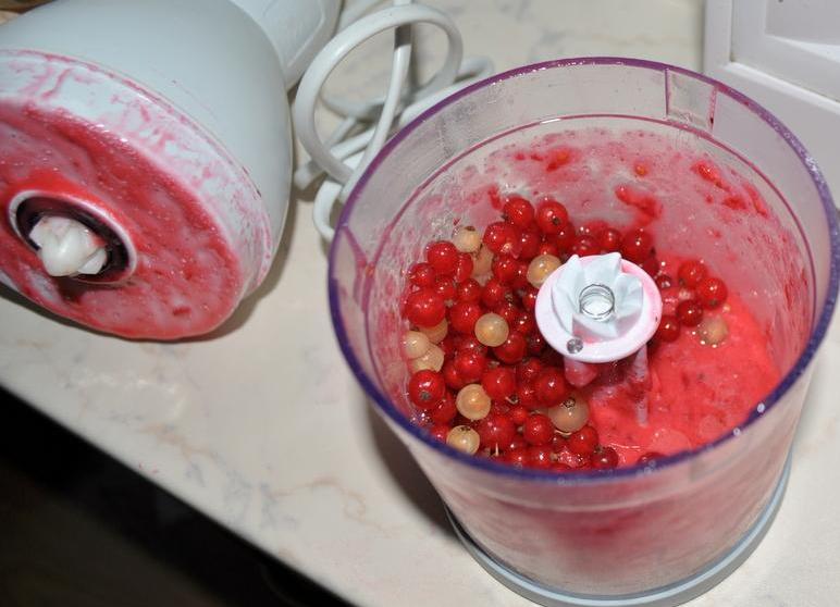 Как заморозить красную смородину