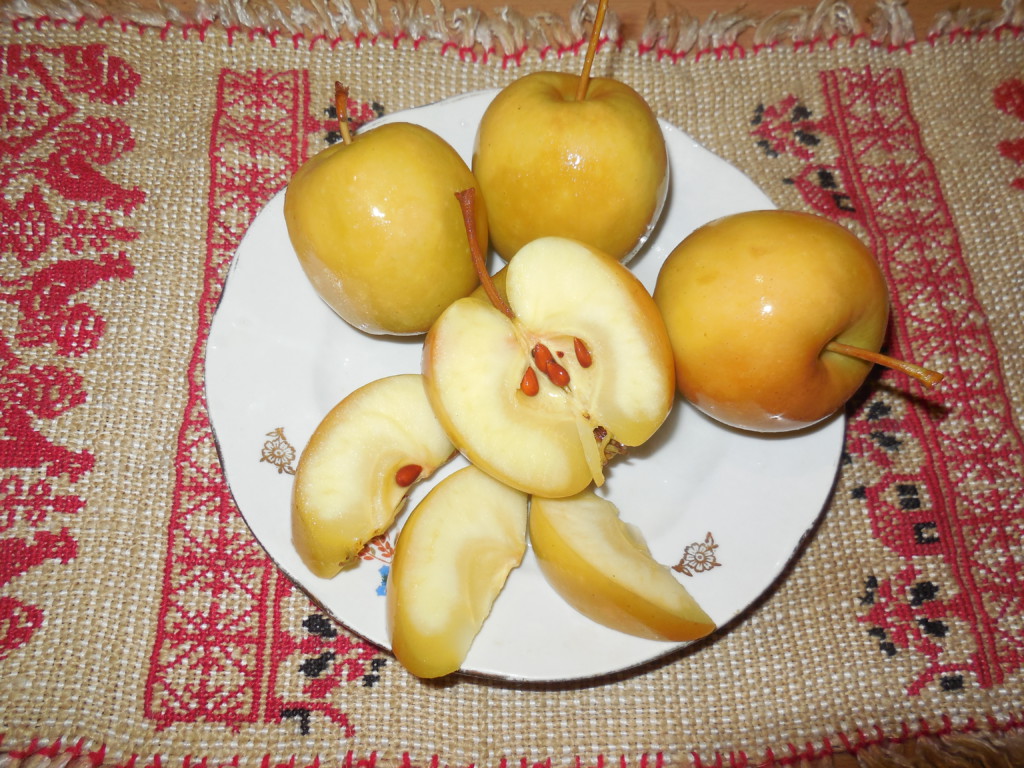 Моченые яблоки в медово-горчичном маринаде 