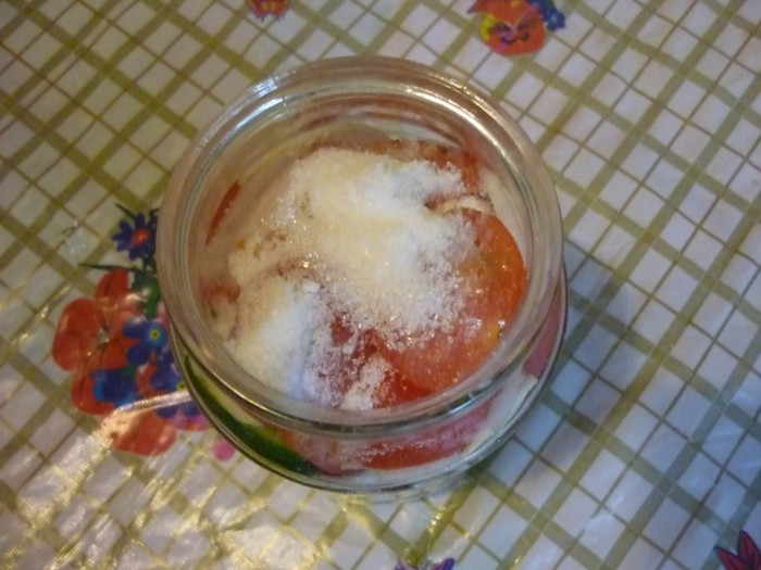 Консервированный салат из помидоров и огурцов